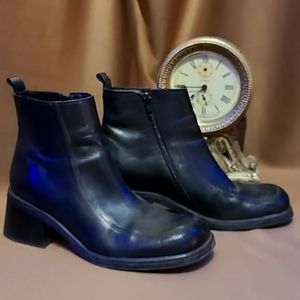 DIBA BLACK ZIPPER BOOT Size 8.5